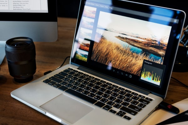 camera-photography-design-studio-editing-concept (1) (1)-min